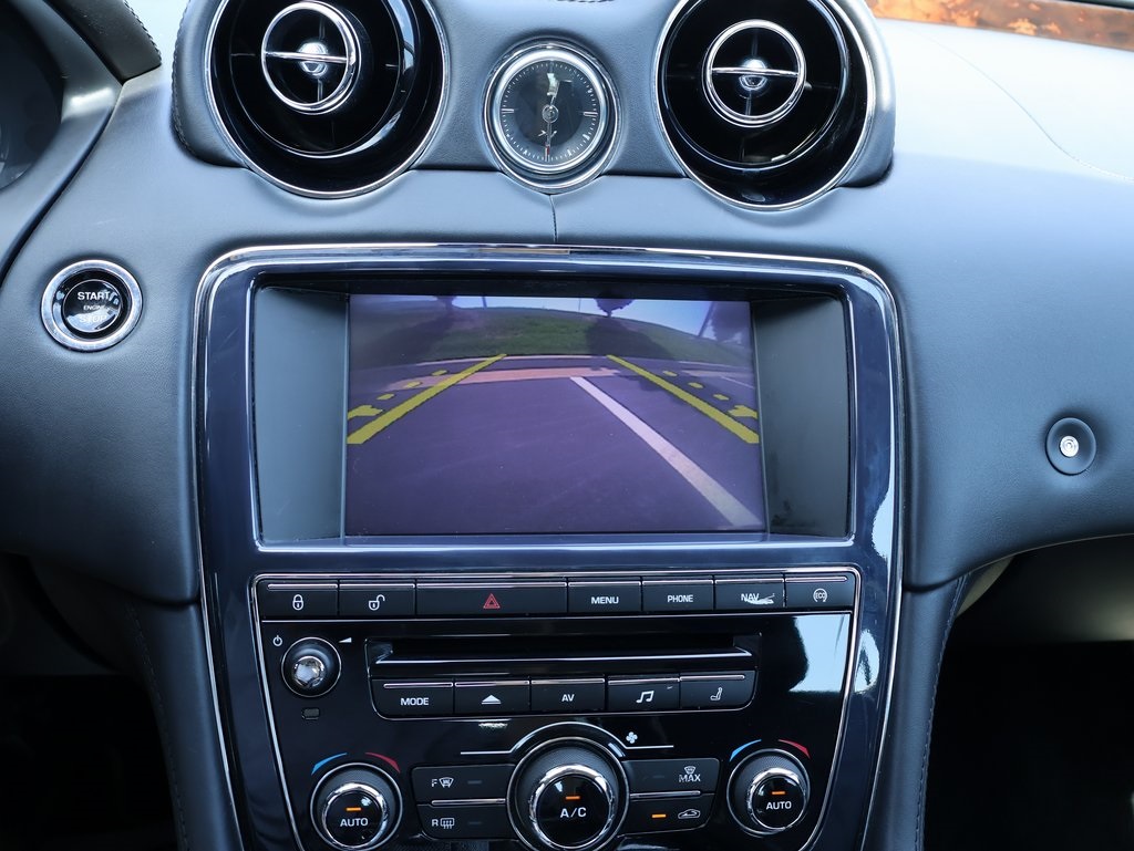 2014 Jaguar XJ Base photo 22