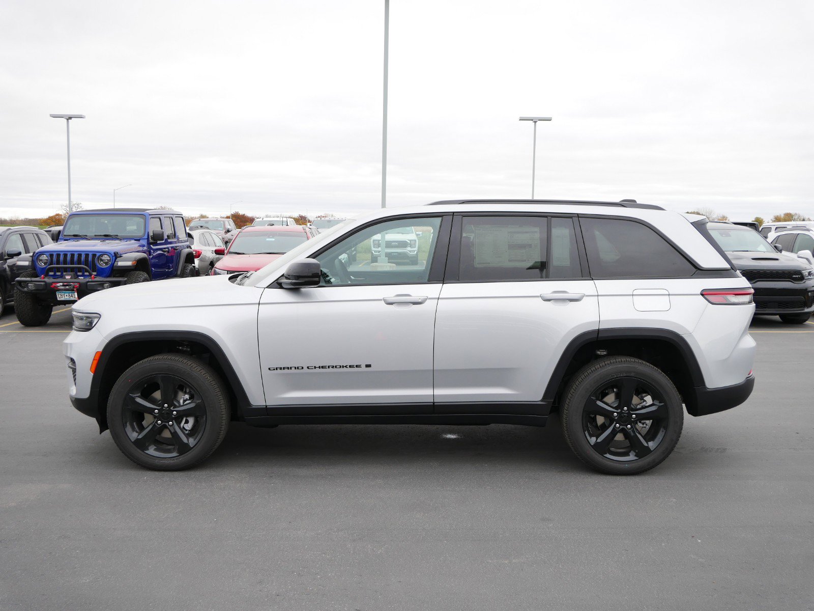 2025 Jeep Grand Cherokee Altitude X photo 3