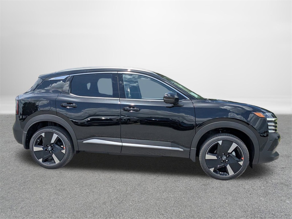 2025 Nissan Kicks SR photo 2