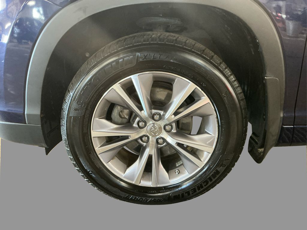 2015 Toyota Highlander XLE Sport photo 16