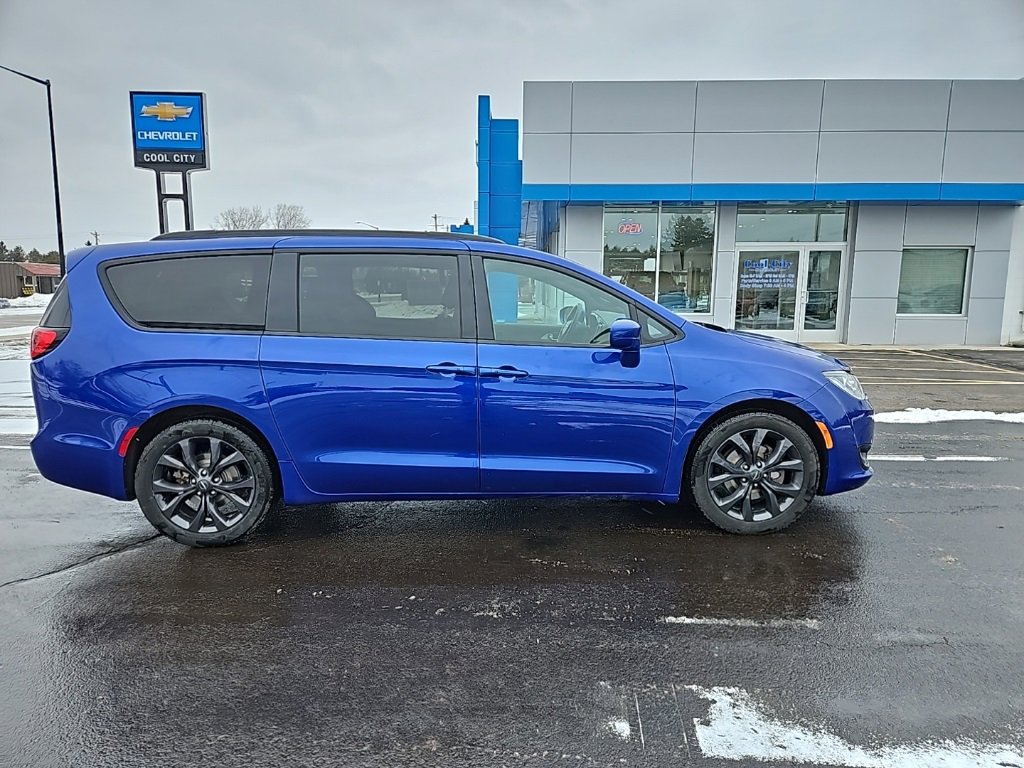 Used 2020 Chrysler Pacifica Touring L with VIN 2C4RC1BG9LR274578 for sale in Two Rivers, WI