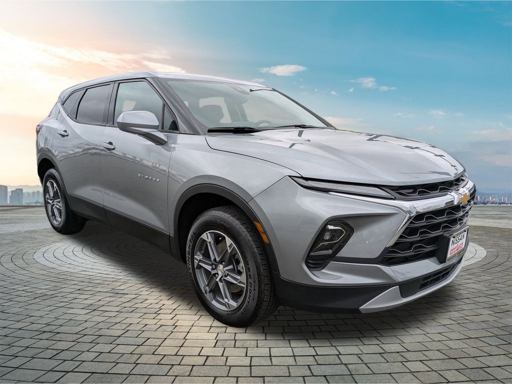 2025 Chevrolet Blazer 2LT photo 2