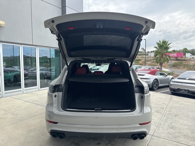 2022 Porsche Cayenne Platinum Edition photo 10