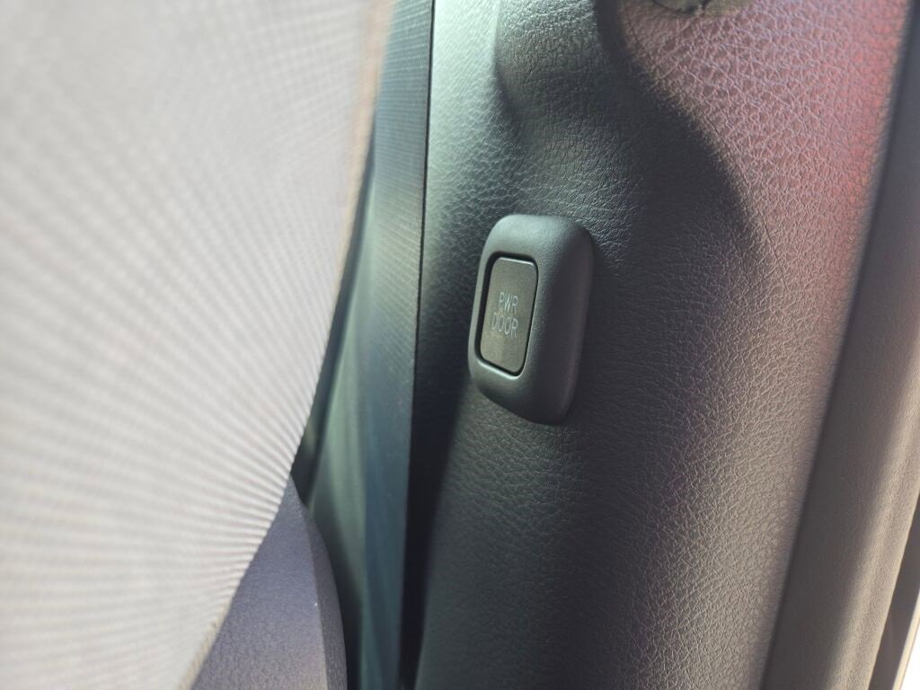 2021 Toyota Sienna LE photo 7