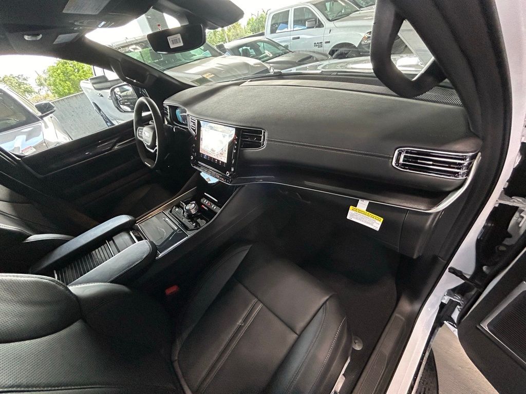 2024 Jeep Wagoneer Base photo 18