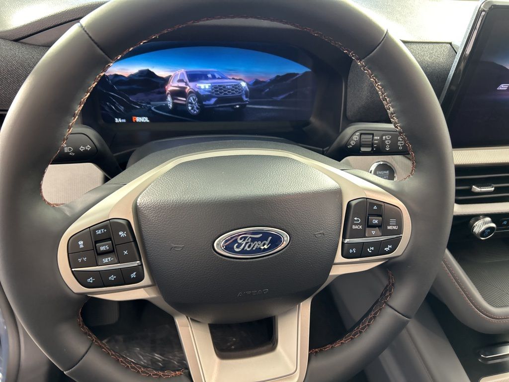 2025 Ford Explorer photo 9