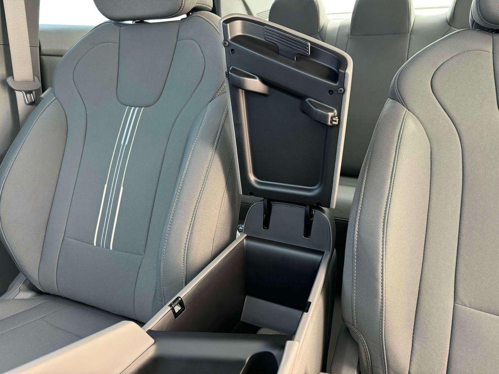 2025 Hyundai Elantra SEL Sport photo 18