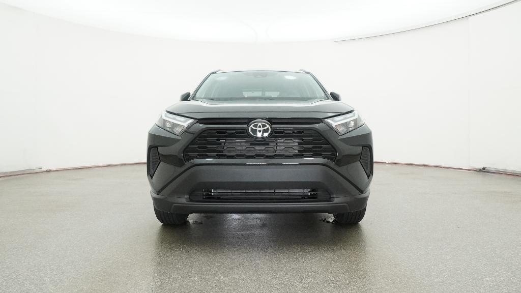 2025 Toyota RAV4 XLE photo 17