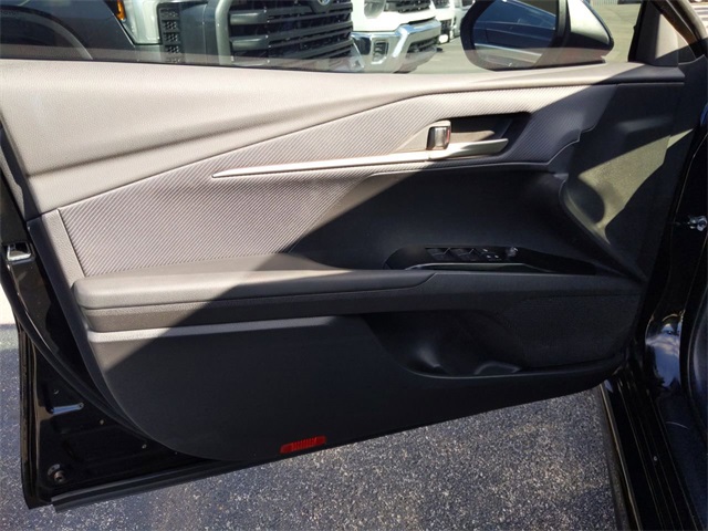 2025 Toyota Camry SE photo 12