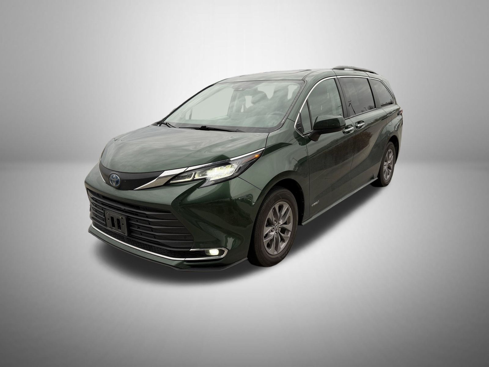 2021 Toyota Sienna XLE's photo