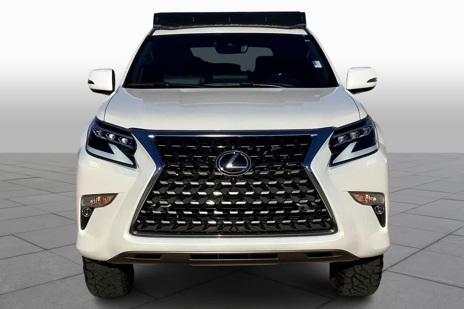 2023 Lexus GX Luxury photo 3