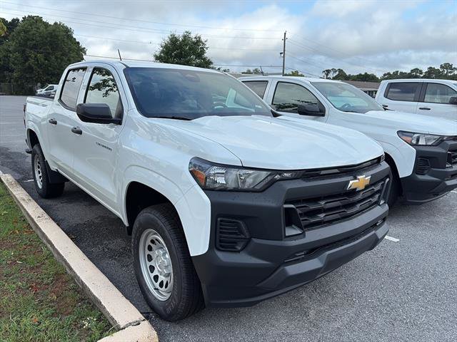 2025 Chevrolet Colorado LT photo 2