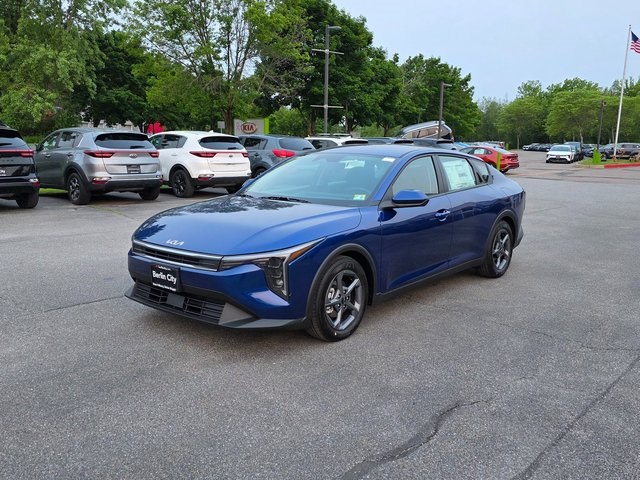 2025 Kia K4 LXS photo 2