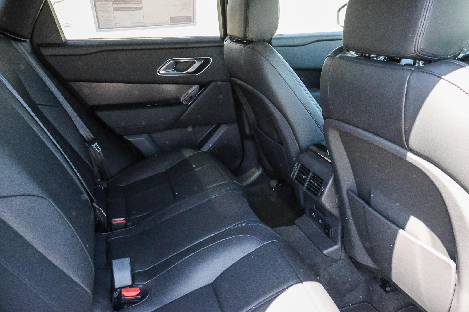 2026 Land Rover Range Rover Velar SE photo 13