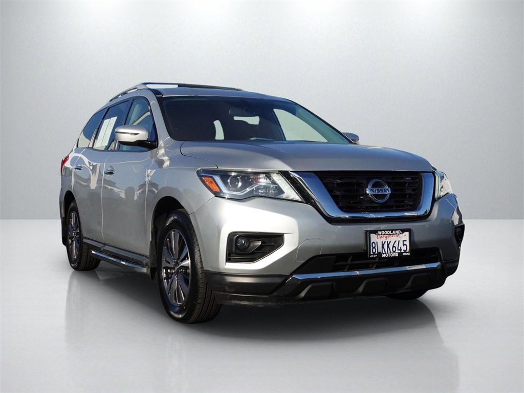 2019 Nissan Pathfinder SV's photo
