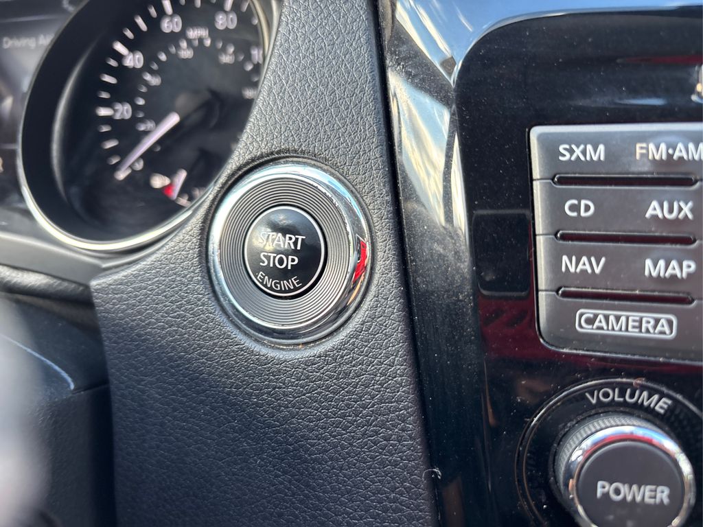 2016 Nissan Rogue SV photo 32