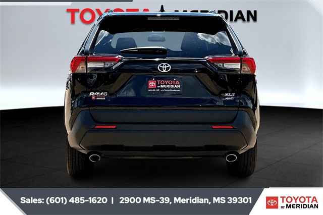 2023 Toyota RAV4 XLE photo 3