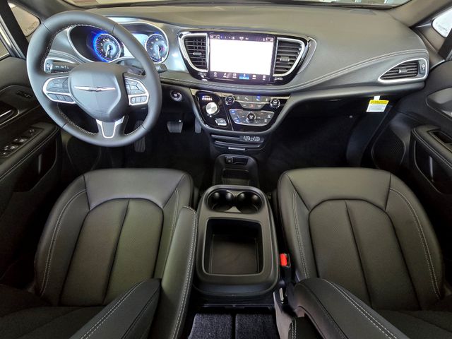2025 Chrysler Pacifica photo 9