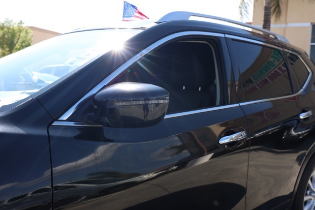 2018 Nissan Rogue SV photo 10
