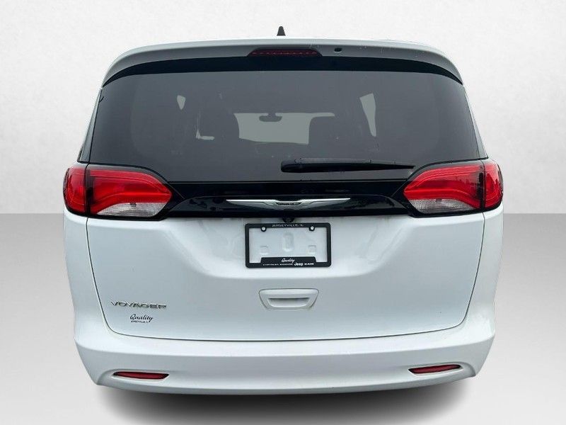 2022 Chrysler Voyager LX photo 3