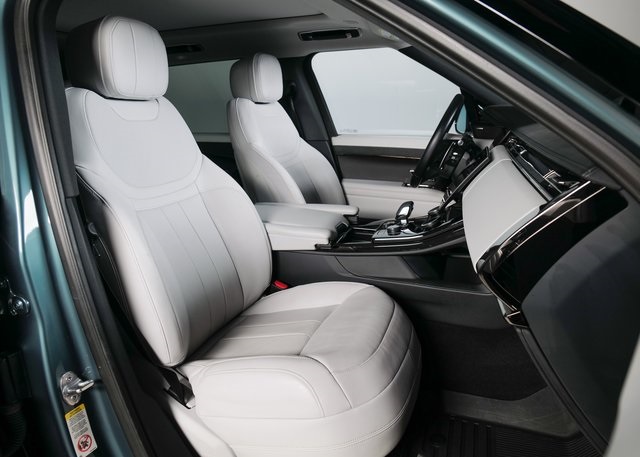 2023 Land Rover Range Rover Sport SE photo 3