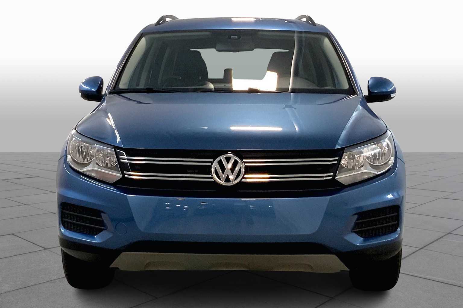 Used 2017 Volkswagen Tiguan Limited Base with VIN WVGBV7AX4HK038180 for sale in Kansas City