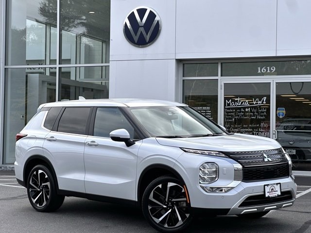 2024 Mitsubishi Outlander SE's photo