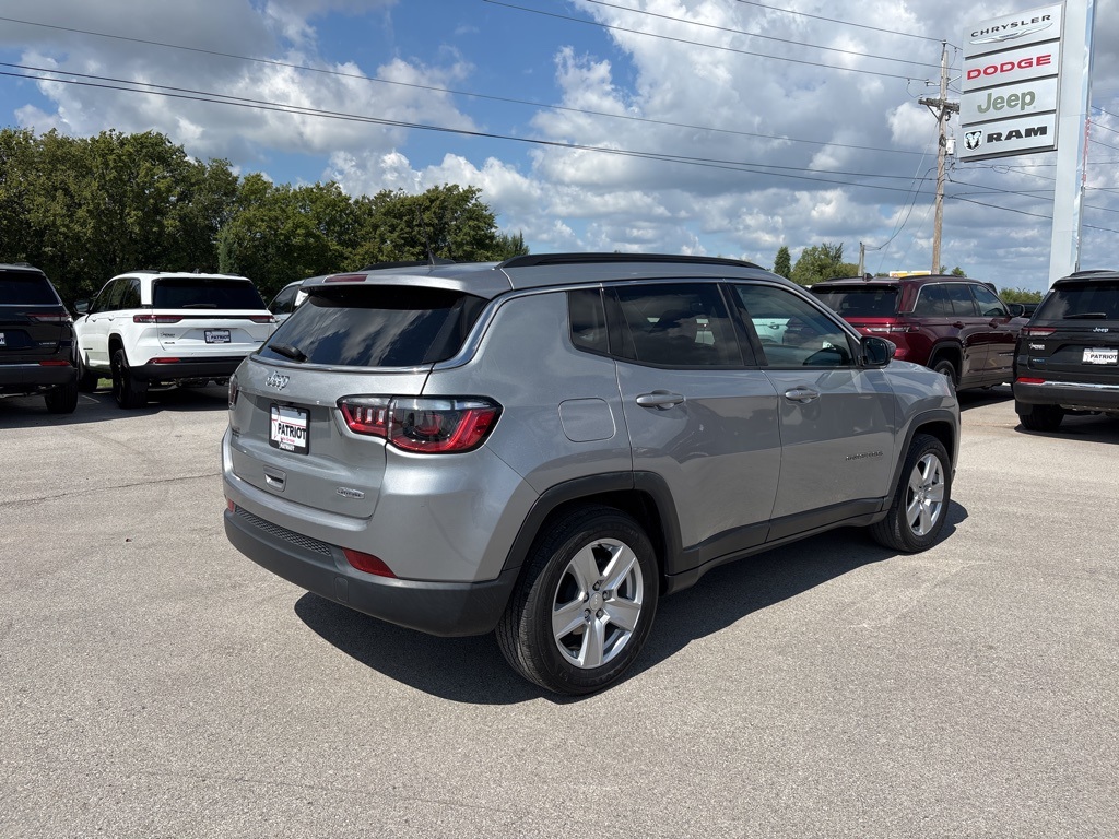 2022 Jeep Compass Latitude photo 3