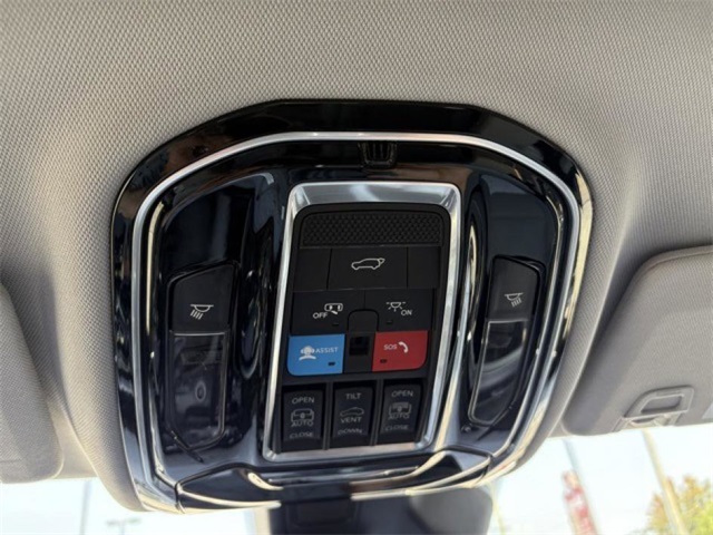 2021 Jeep Grand Cherokee Overland photo 17