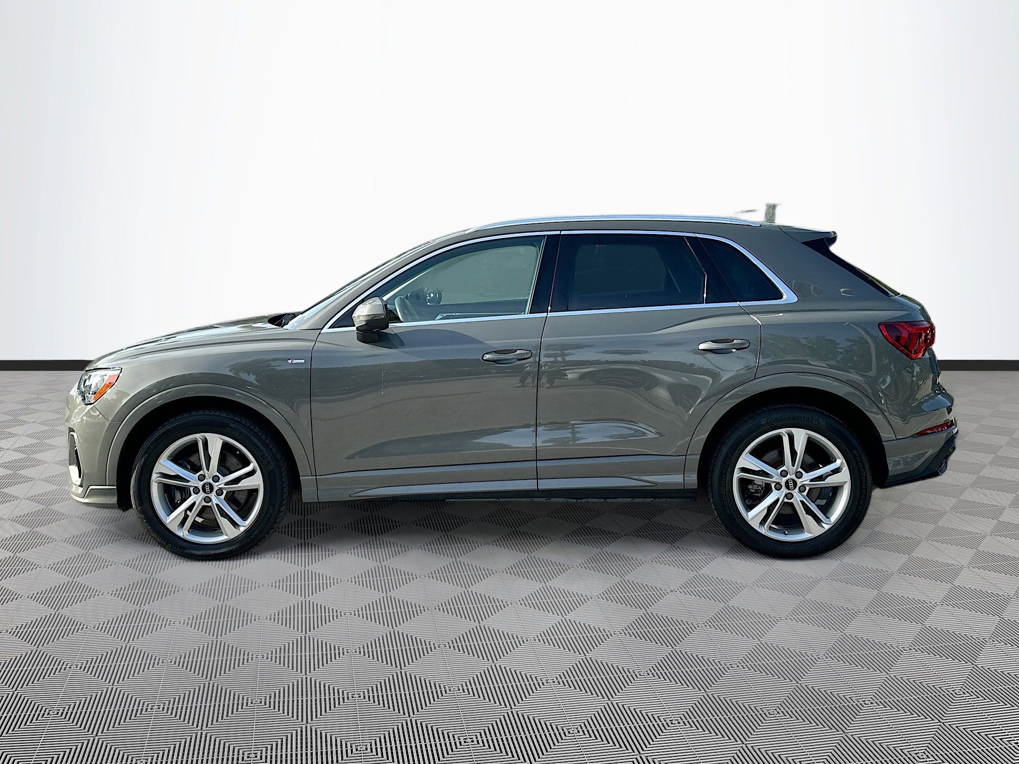 2020 Audi Q3 S line Premium photo 4