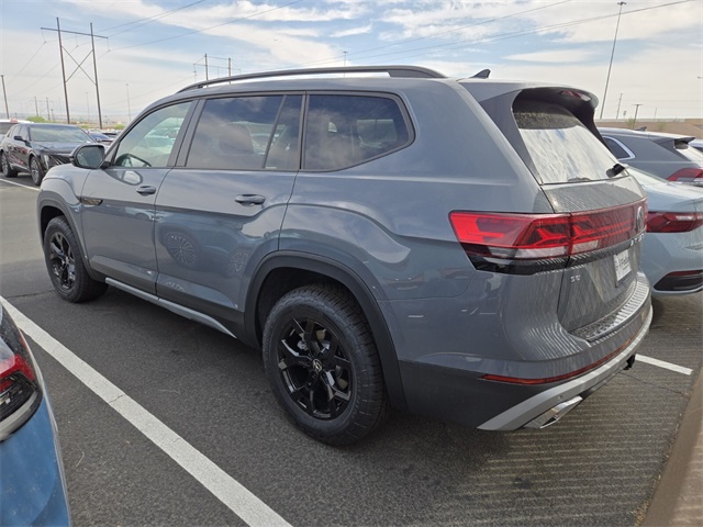 2025 Volkswagen Atlas SE Technology Peak Edition photo 3