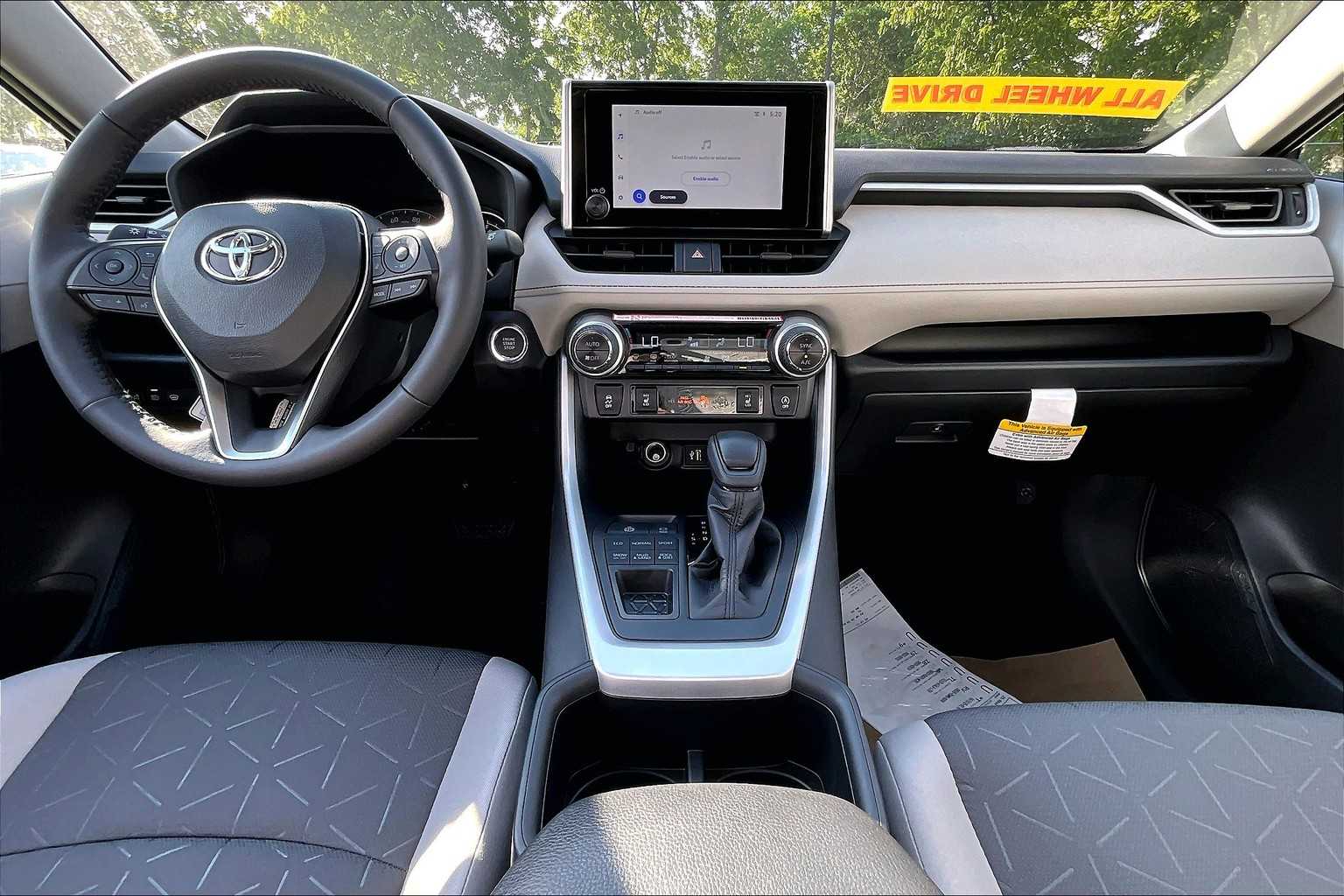 2025 Toyota RAV4 XLE photo 4