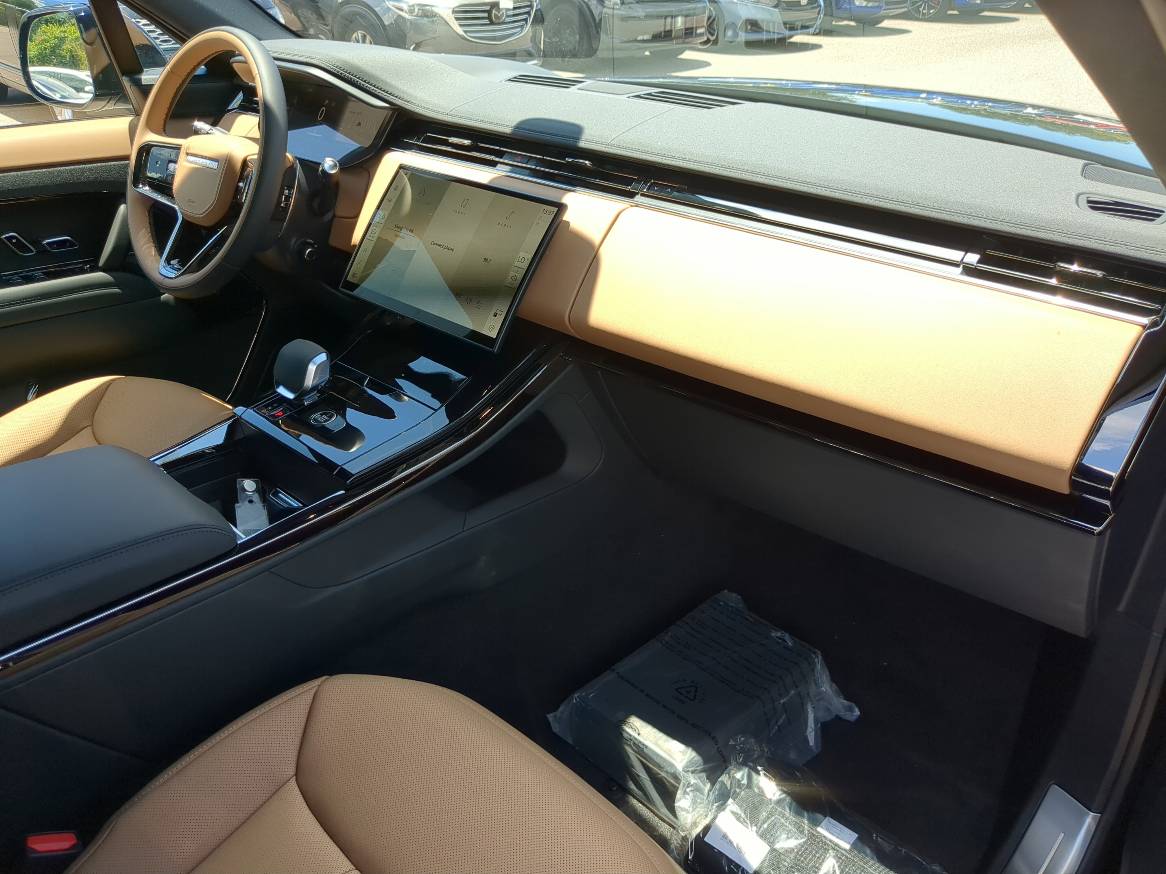 2025 Land Rover Range Rover Sport SE photo 7