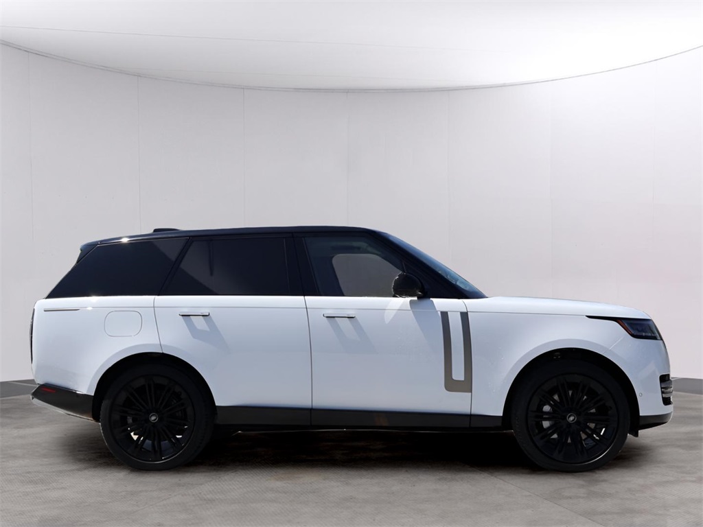 2024 Land Rover Range Rover SE photo 4