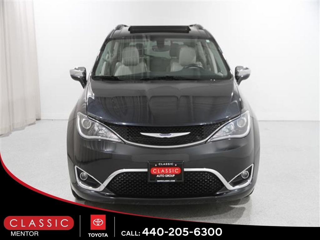 2020 Chrysler Pacifica Limited photo 2