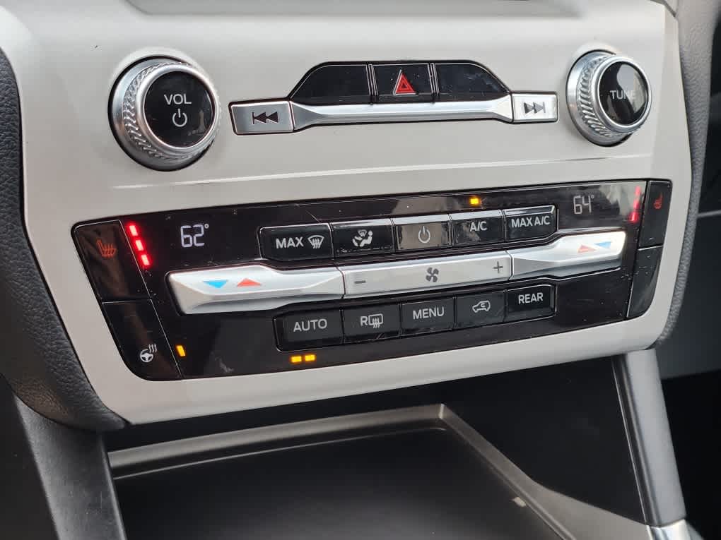 2021 Ford Explorer XLT photo 14