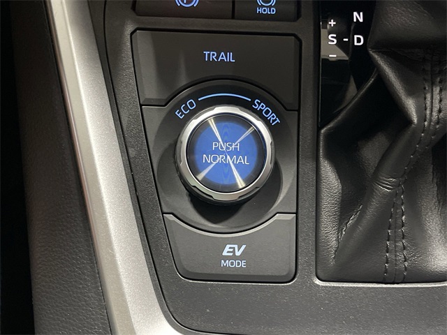 2019 Toyota RAV4 Hybrid XSE photo 31