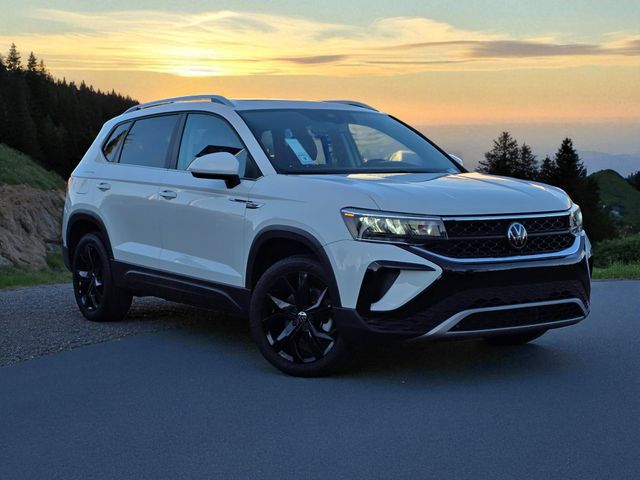 2023 Volkswagen Taos SE photo 2