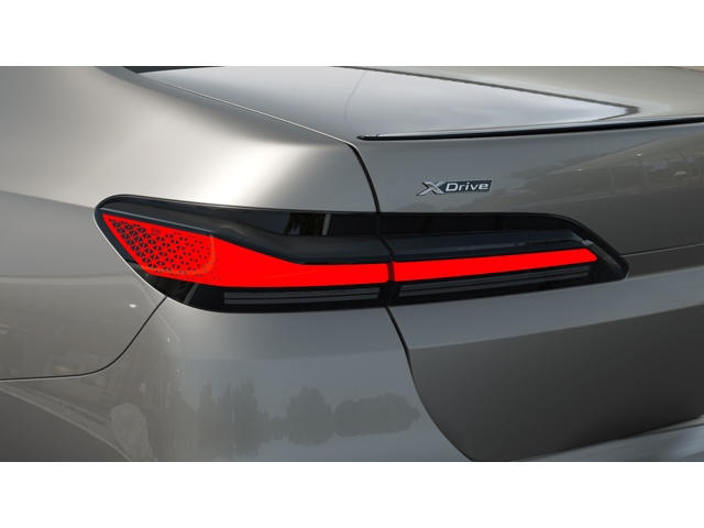 2026 Bmw 750e photo 6