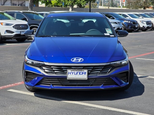 2025 Hyundai Elantra SEL Sport photo 3