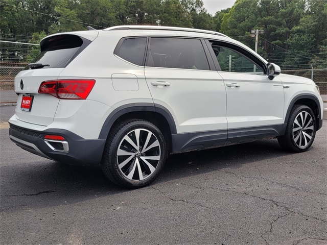 2023 Volkswagen Taos SE photo 3