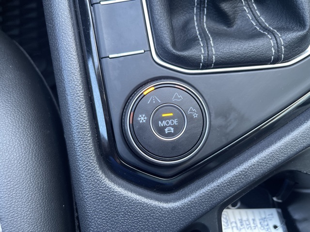 2022 Volkswagen Taos SEL photo 23