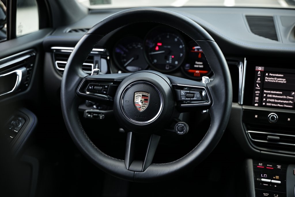 2025 Porsche Macan T photo 27