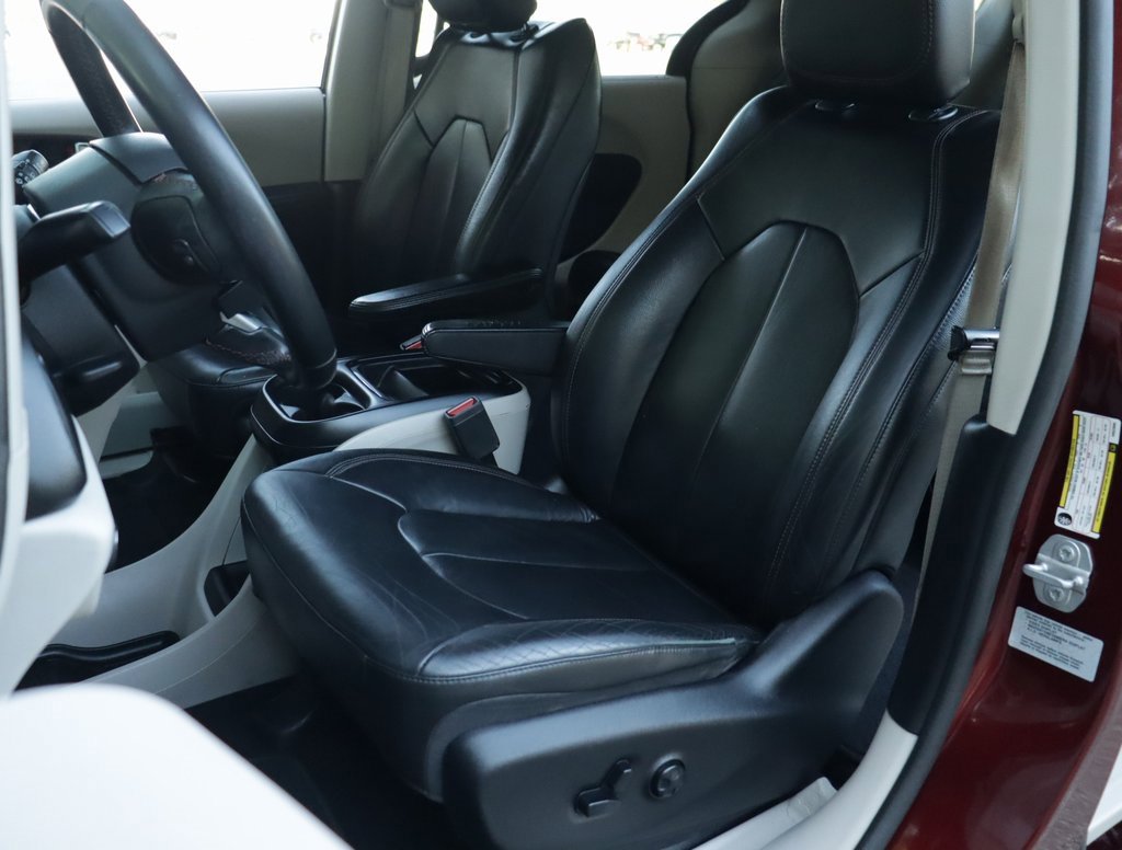 2017 Chrysler Pacifica Touring L photo 21