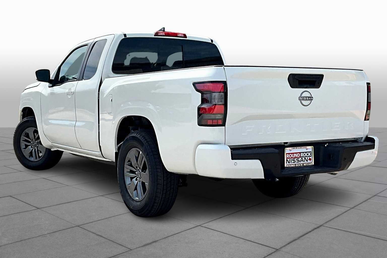 2025 Nissan Frontier SV photo 7