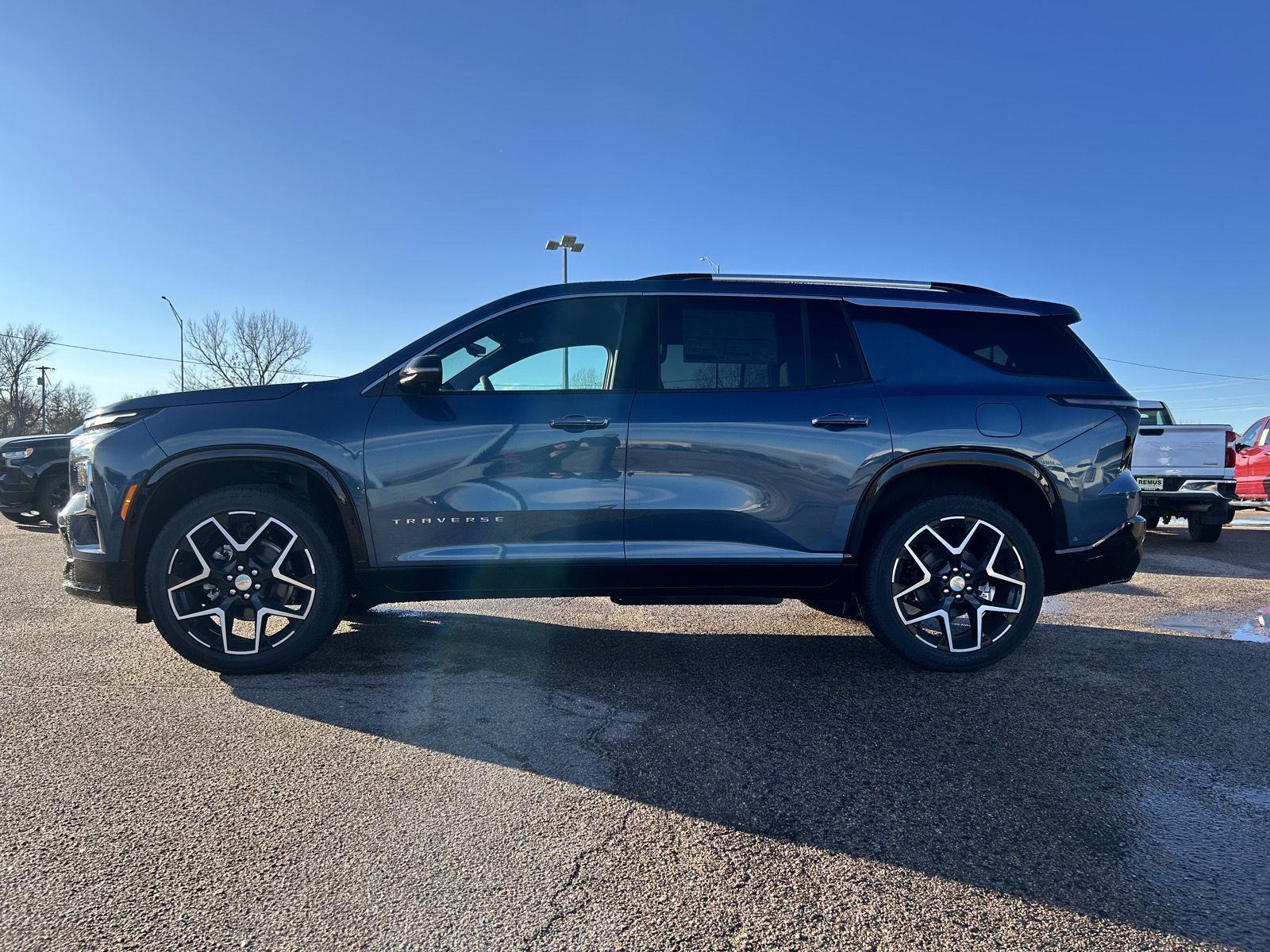 2026 Chevrolet Traverse High Country photo 2