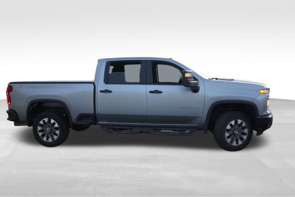 2024 Chevrolet Silverado 2500HD Custom photo 2