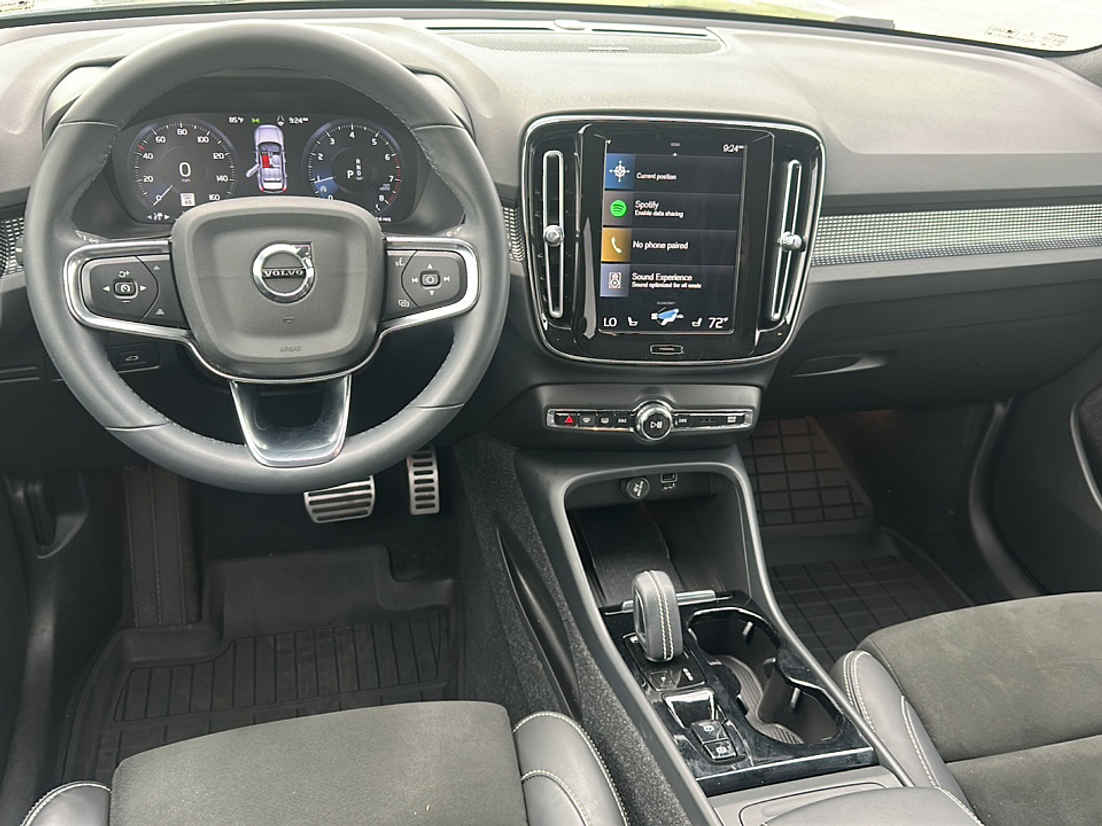 2022 Volvo XC40 T5 R-Design photo 9