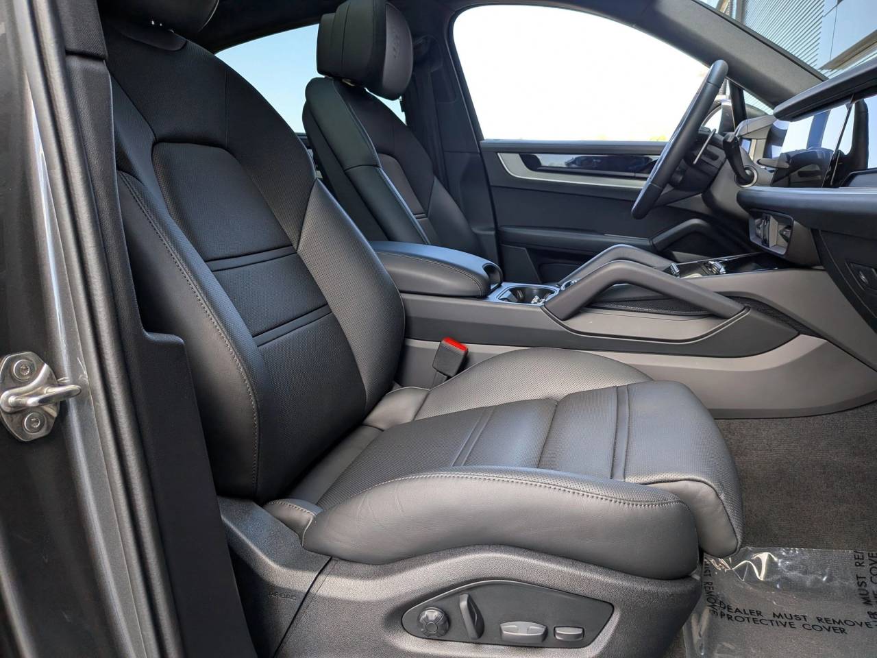 2025 Porsche Cayenne Coupe Base photo 23