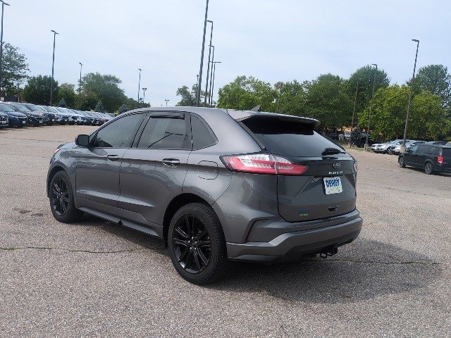2022 Ford Edge ST photo 3